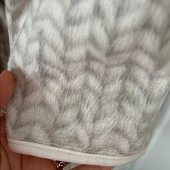 Miyu Fleece Robe - Picture 6 of 7